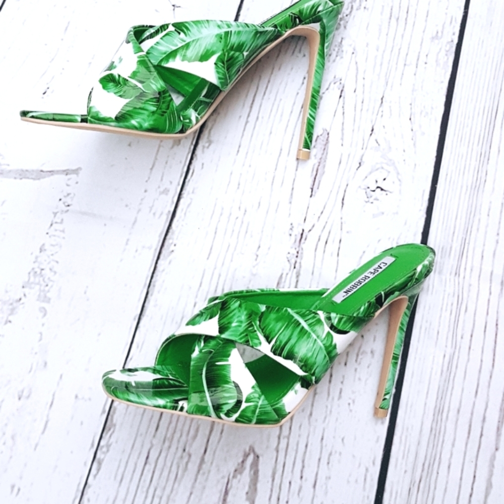 Brand new Cape Robbin Heels